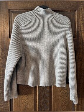 H&M Light Gray Ribbed Mock Neck Sweater